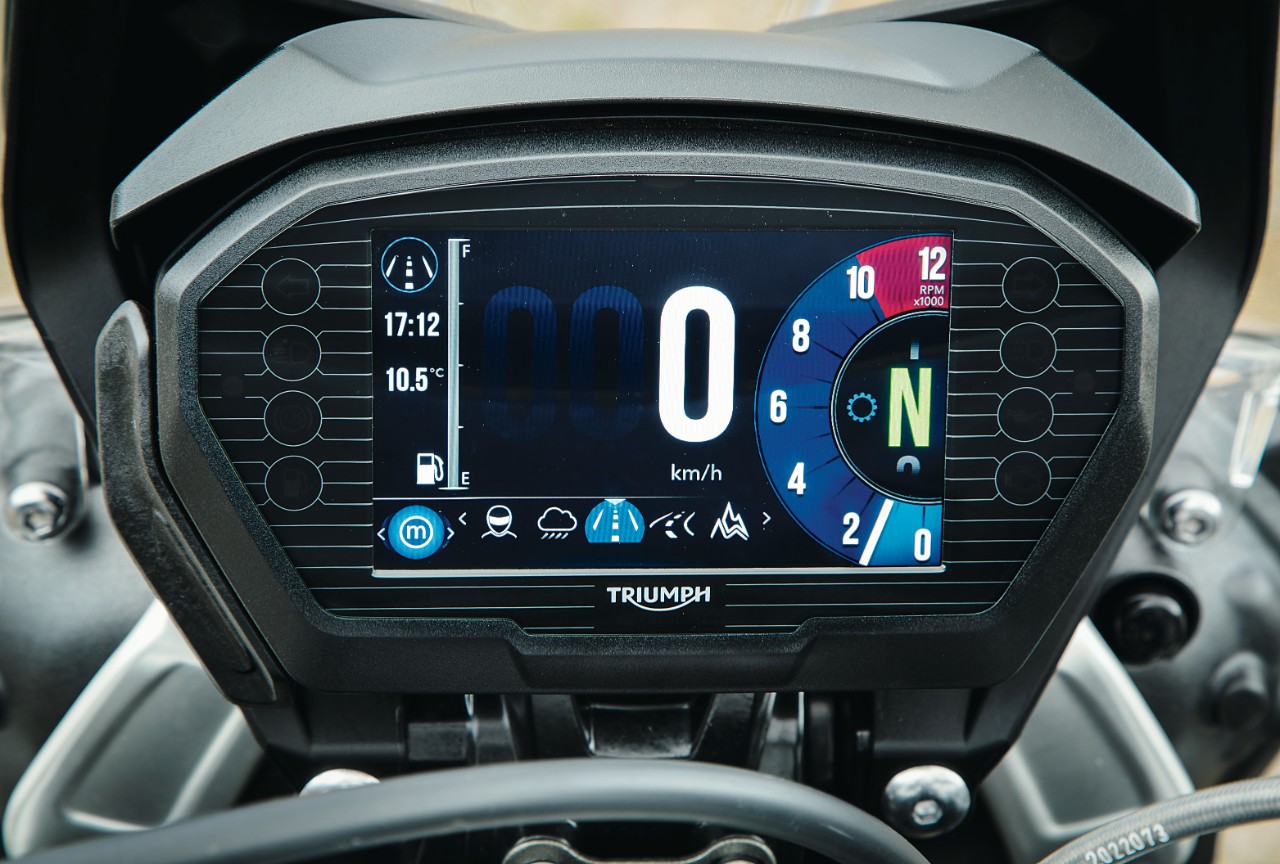 Triumph Tiger 1200 XRT vs Tiger 800 XRT, crossover contro